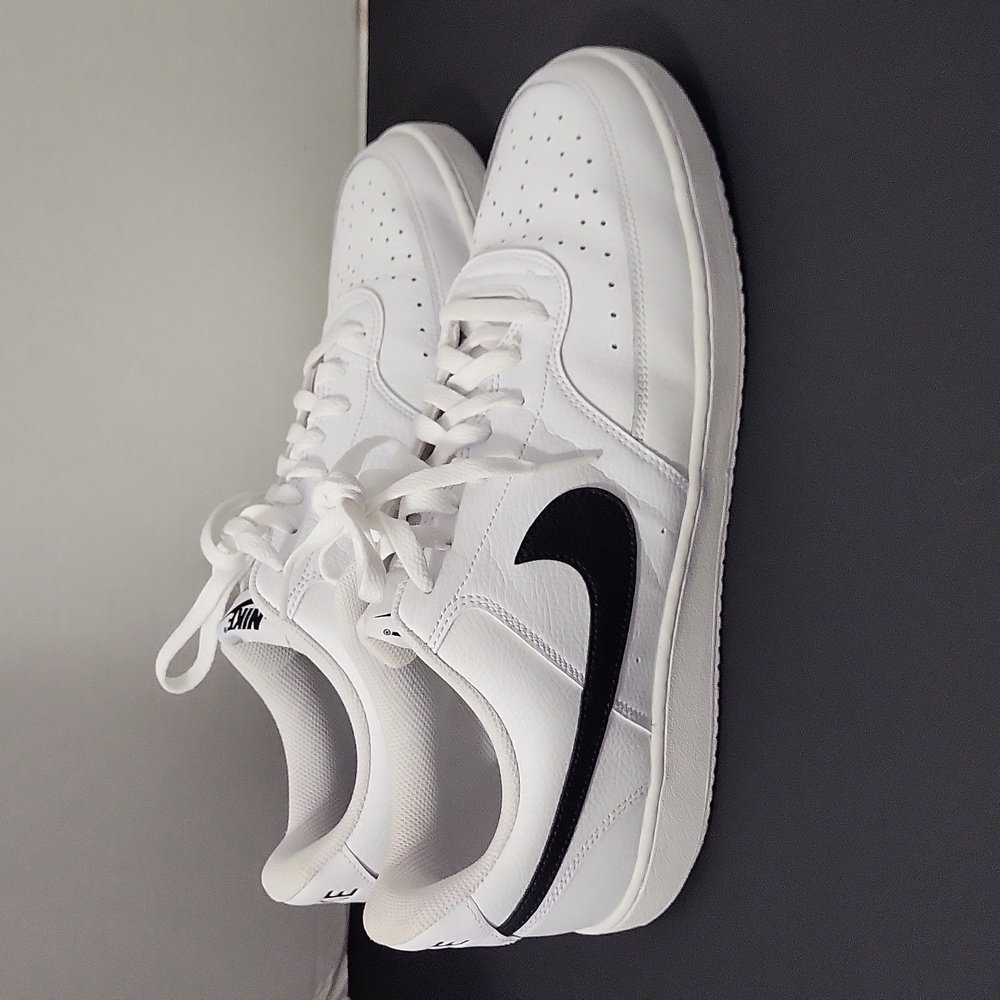 Mens nike white shoes size 13